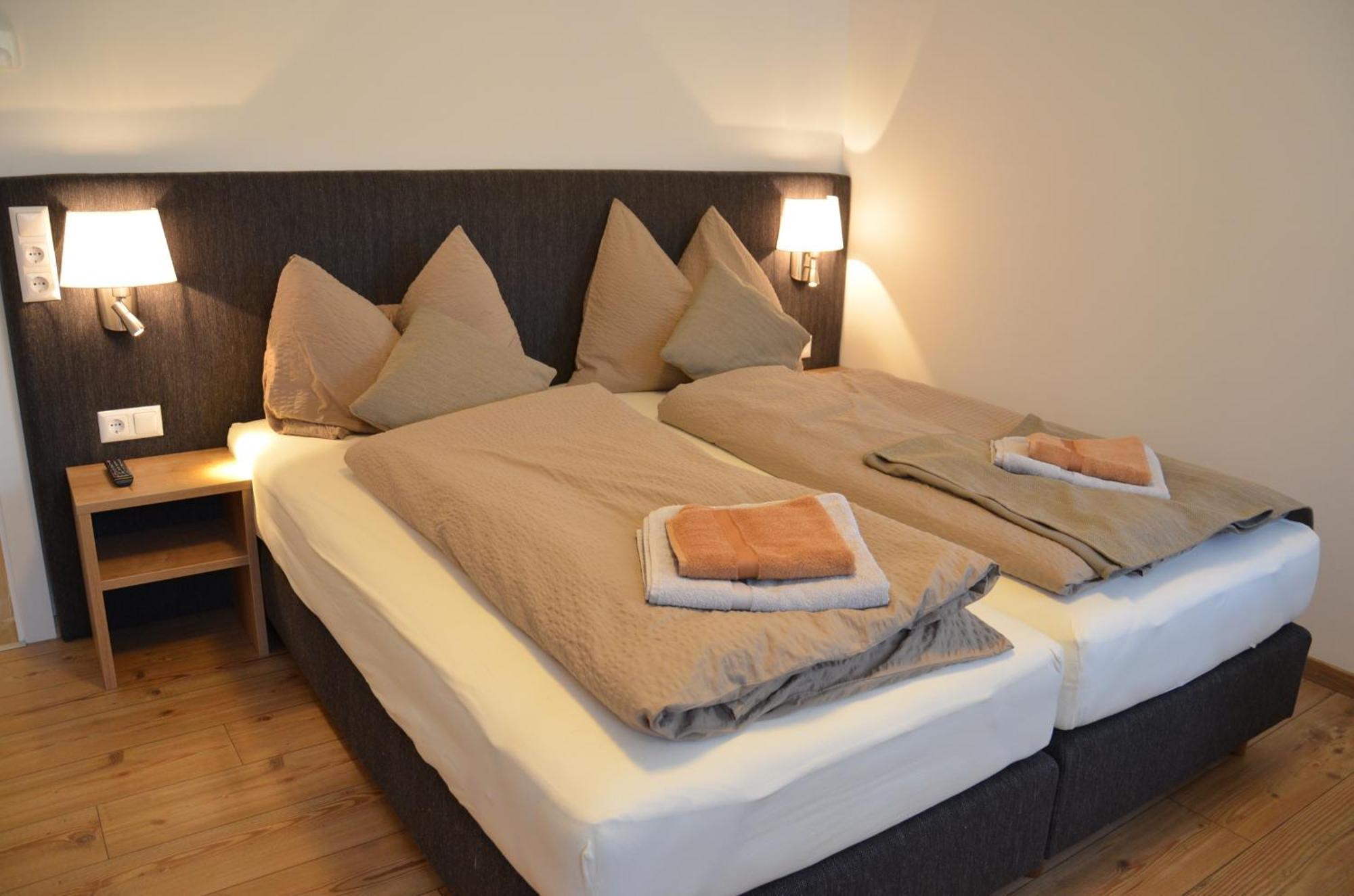Apartment Haus Van der Leij Russbach am Pass Gschütt Zimmer foto