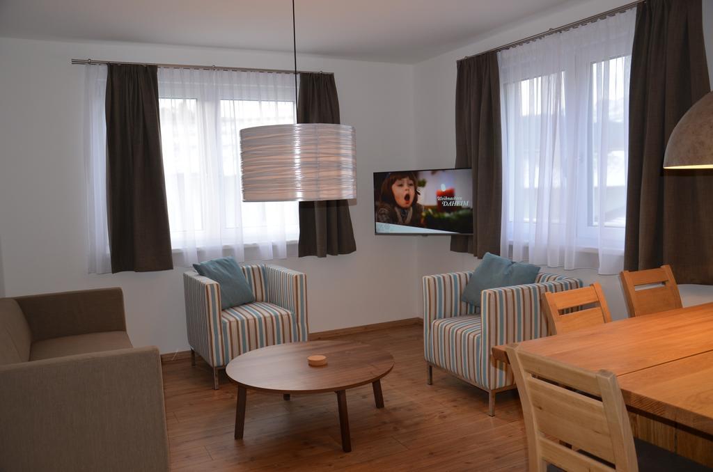 Apartment Haus Van der Leij Russbach am Pass Gschütt Zimmer foto