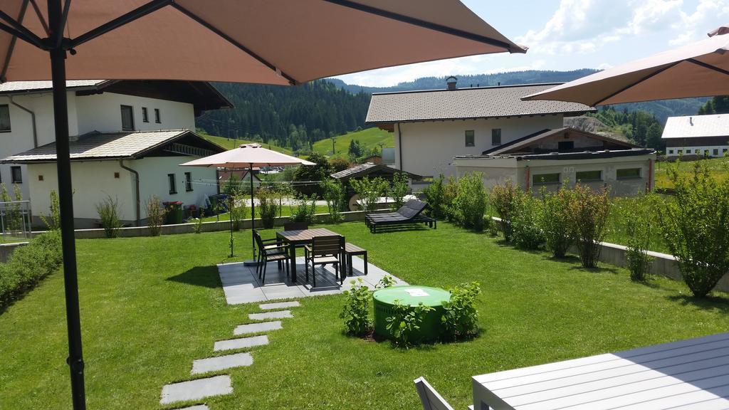 Apartment Haus Van der Leij Russbach am Pass Gschütt Exterior foto